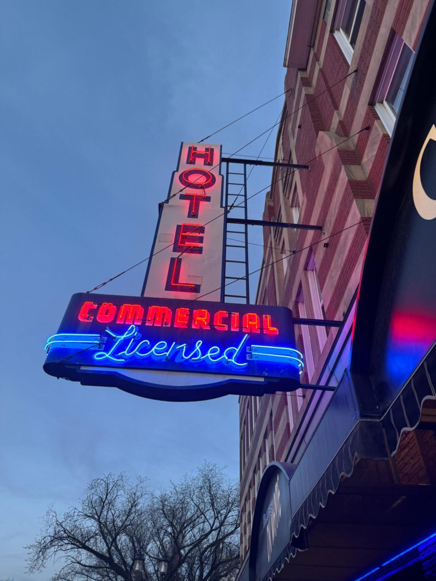 Commercial Hotel Edmonton Eksteriør billede